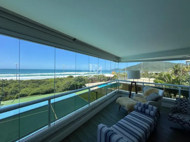 Apartamento garden com 4 suítes e vista mar na Praia Brava, Florianópolis-SC