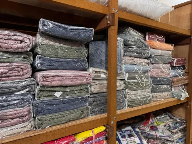 Material de cama mesa e banho e untencilios para casa 