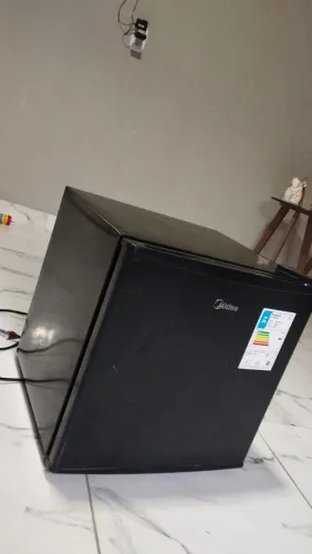 Frigobar Midea 45 litros?.