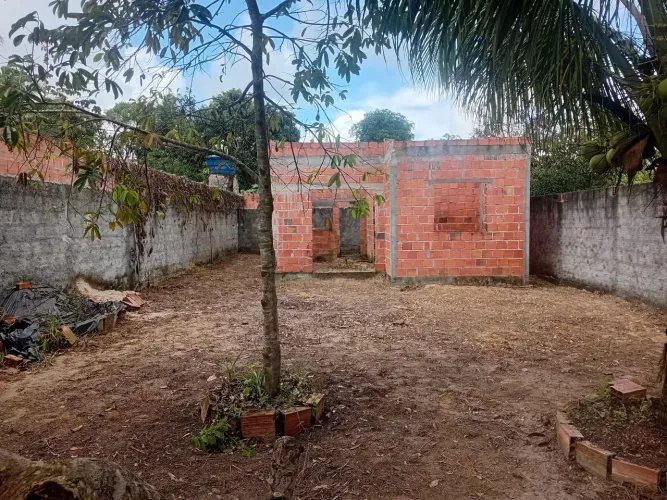 Terreno com casa, quase pronta
