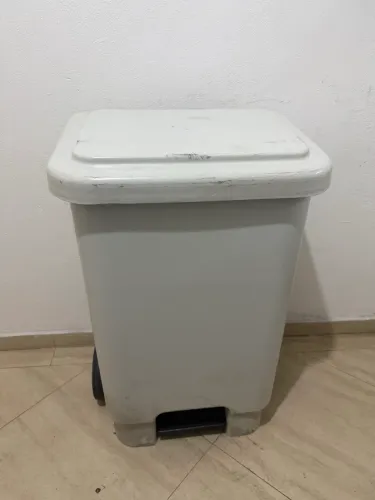 Contêiner de lixo ou lixeira com rodas 120 litros branco , 10 unidades , preço unitário