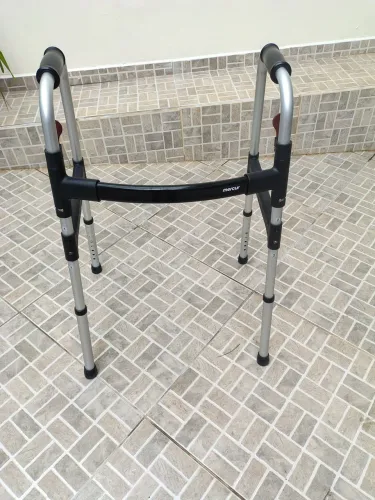 Andador p/idoso c regulagem novo