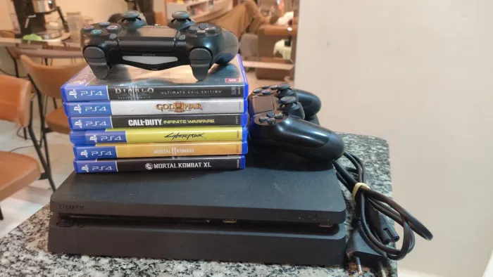 PS4 Slim 2 controles + 6 jogos