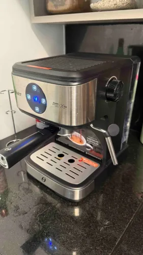 Cafeteira Oster Espresso + Cápsula Nespresso 20 Bar