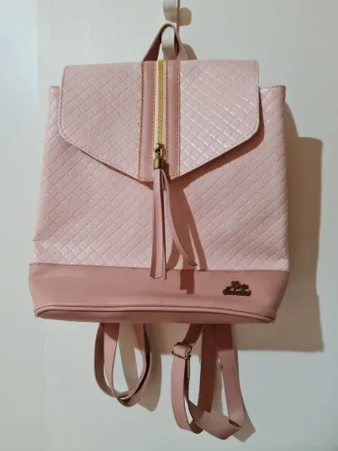BOLSA MOCHILA ROSA SEMI NOVA PRATICAMENTE SEM USO