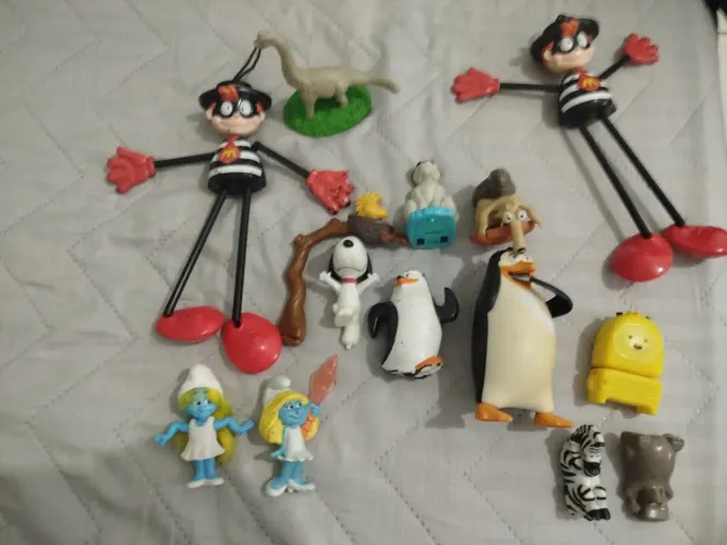 Lote de brinquedos diversos para colecionar