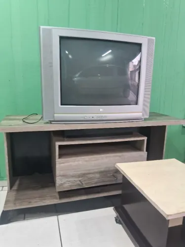 Rack de sala, mesa de centro + tv tubo