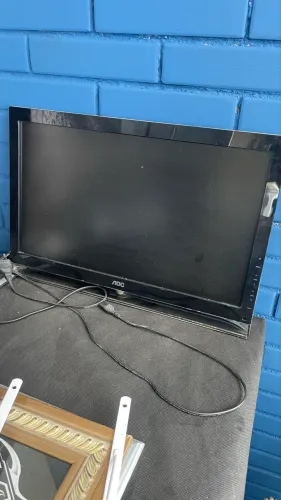TV retirada de peças