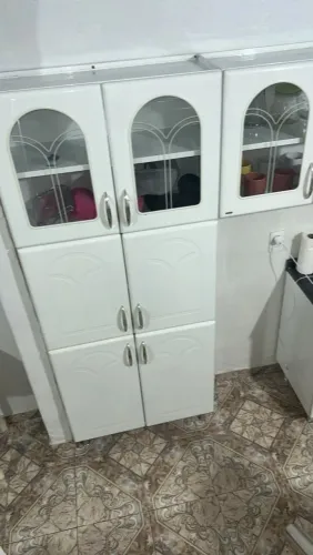 Vendo 01 armário completo semi novo valor 1800