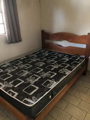 Cama de casal com colchão incluso madeira de lei