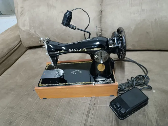 Máquina de Costura Singer Antiga