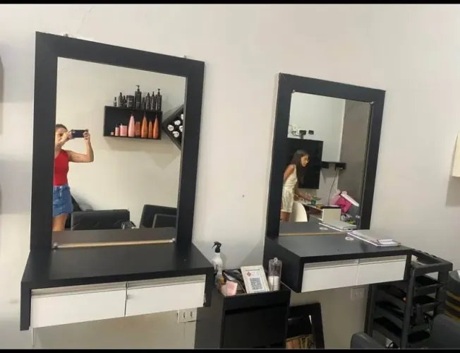 Vende-se 2 bancadas com espelhos