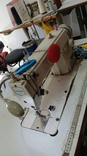 Máquina de costura industrial