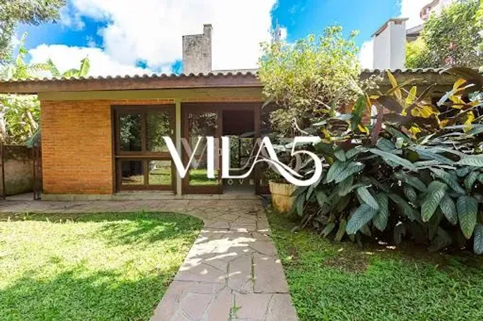 Casa 335m² com Edícula no Jardim Social, Próximo à Rua Fagundes Varela