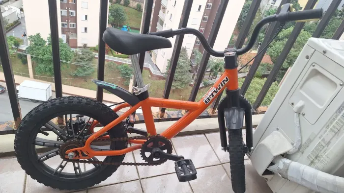Bicicleta b-twin aro 14 freio a disco 