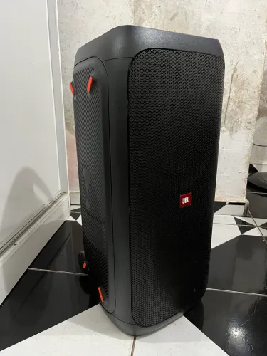 Caixa jbl 310 semi nova?