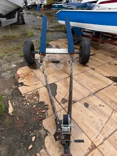 Carreta de encalhe para jetski