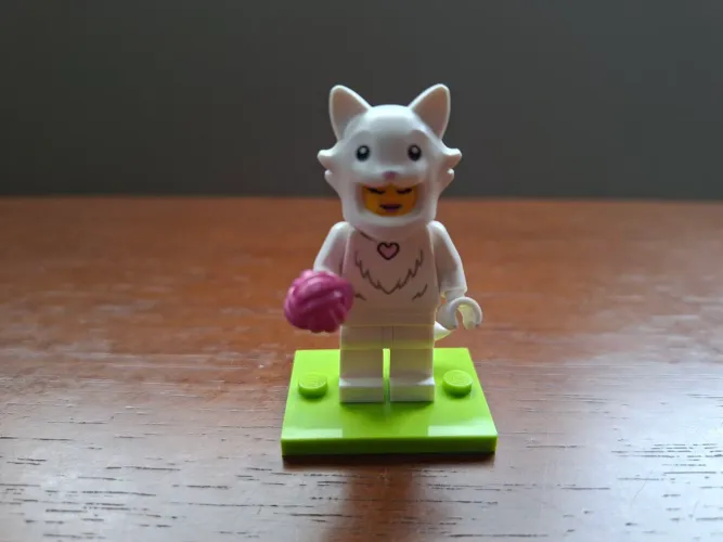 Minifigura Lego Fluffy Cat Costume - Fantasia Gata