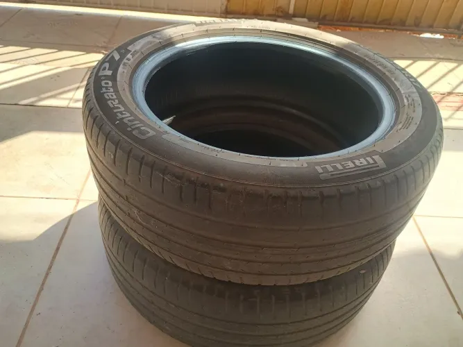 2 pneus Pirelli cinturado P7 205x55x17 (250,00) no TWI + 2 pneus 185x65x14 frisado(140,00)