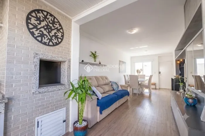 Apartamento com 2 dormitórios a 100 metros da praia