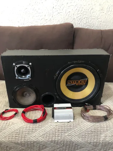 Caixa trio com módulo Taramps cabo RCA e cabo de força 