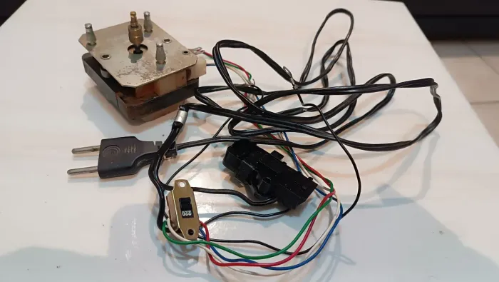 Motor para toca discos gradiente S-95, S125, 630S com circuito elétrico