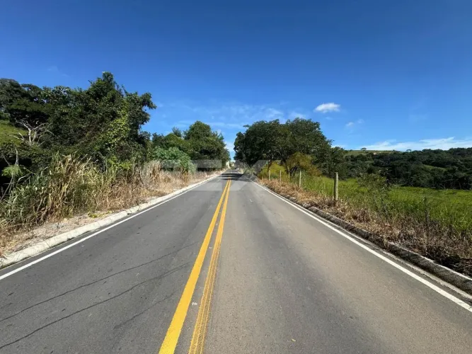 Terreno à Venda na Comunidade Estiva em de Nova Serrana MG.