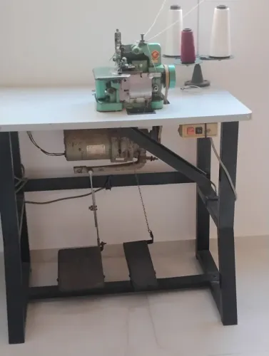 Máquina de costura overclock