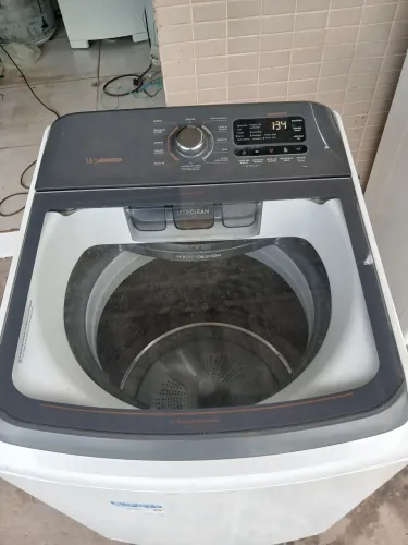 Máquina de lavar roupas Electrolux 18 kgs compacta cesto inox