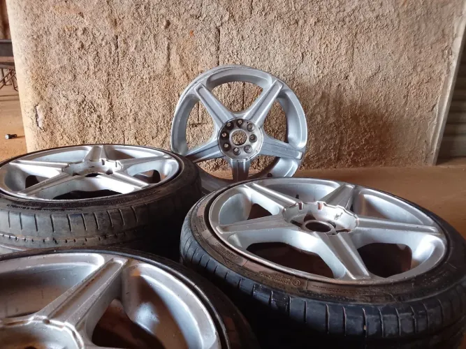 Rodas 17 com pneus 1500$