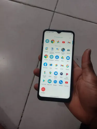 Moto g10,64 gigas, Android 11 e biometria com película por 150 reais.
