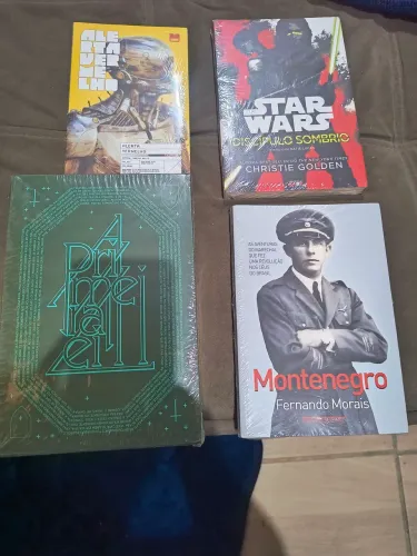 Lote de livros lacrados