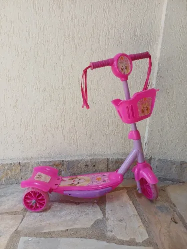Dois Patinetes infantis