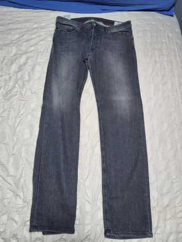 Calça jeans Diesel tamanho 46.
