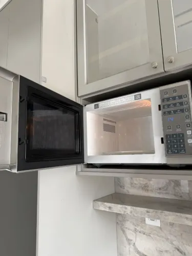 Micro-ondas Electrolux 31L cor Inox Espelhado com Painel Integrado e Função Tira Odor