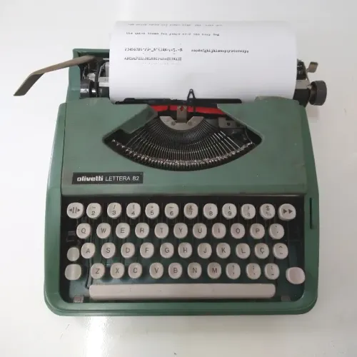 Máquina de Escrever Olivetti Lettera 82 Verde
