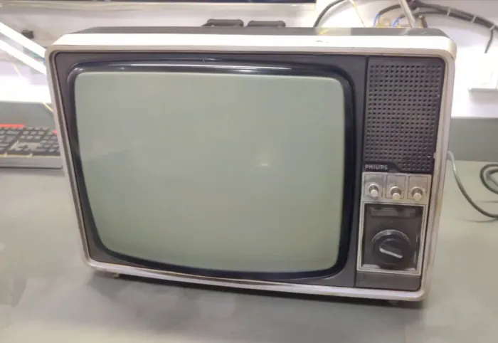Tv antiga philips L5 preto e branco