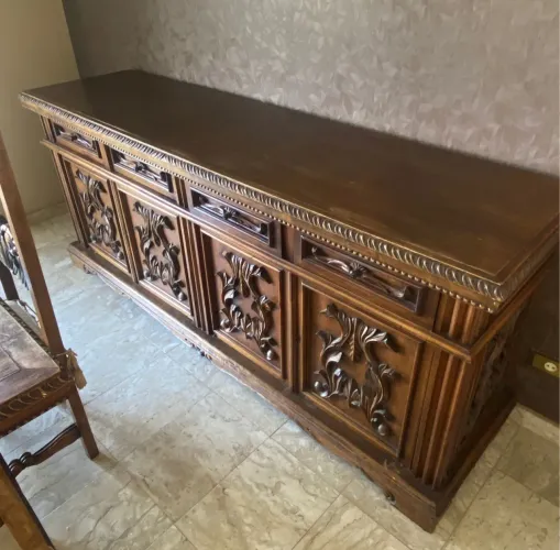 Buffet de madeira de lei embuia