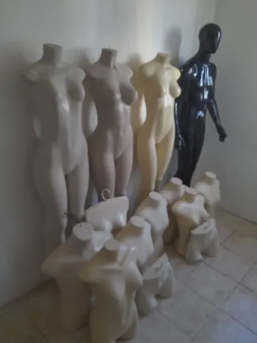 VENDO VÁRIOS MANEQUINS