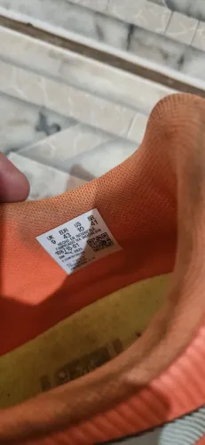 Chuteira Puma Future 9, usada algumas vezes.