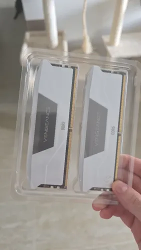 MEMORIA RAM CORSAIR 32GB DDR5 6000MHz Branca com RGB Novo zerado