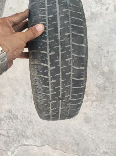 Vendo pneu PIRELLI 165/70 aro 13