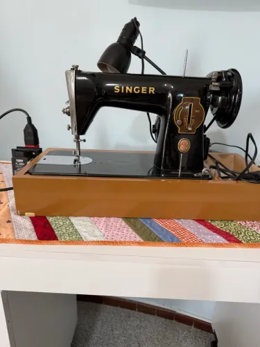 Máquina Singer pretinha original, funcionando perfeitamente