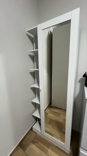 Sapateira com espelho 