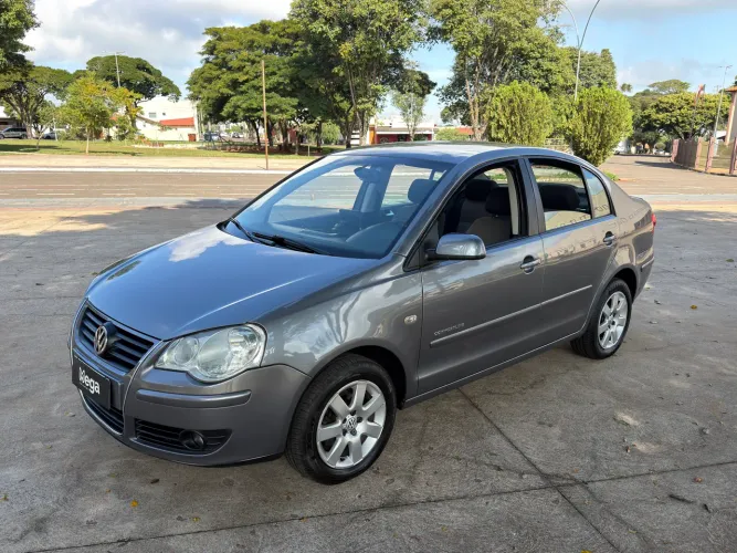 Volkswagen Polo Sed. Comfort. 1.6 MI Tot. Flex 8V 2007
