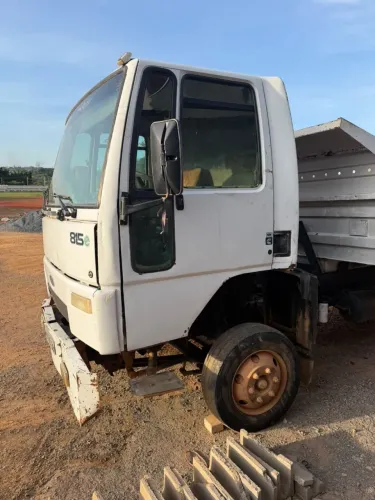 Vendo cabine Ford cargo 2010 completa!