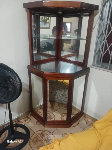 Bar ou cristaleira de canto
