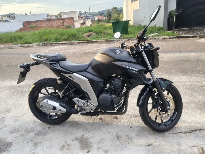 Vendo Fazer 250 ano 2022 apenas 24700 km rodados