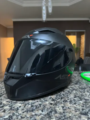Capacete ASX preto novo