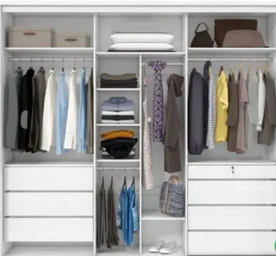 Guarda roupa com espelho